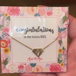 Gold necklace with a diamond shape in the middle